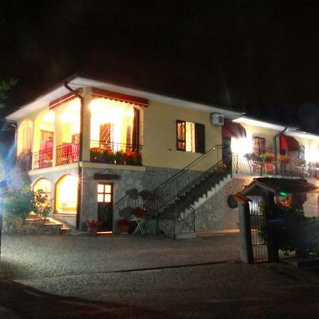 Casavacanzedezza Montecalvo Versiggia Luaran gambar