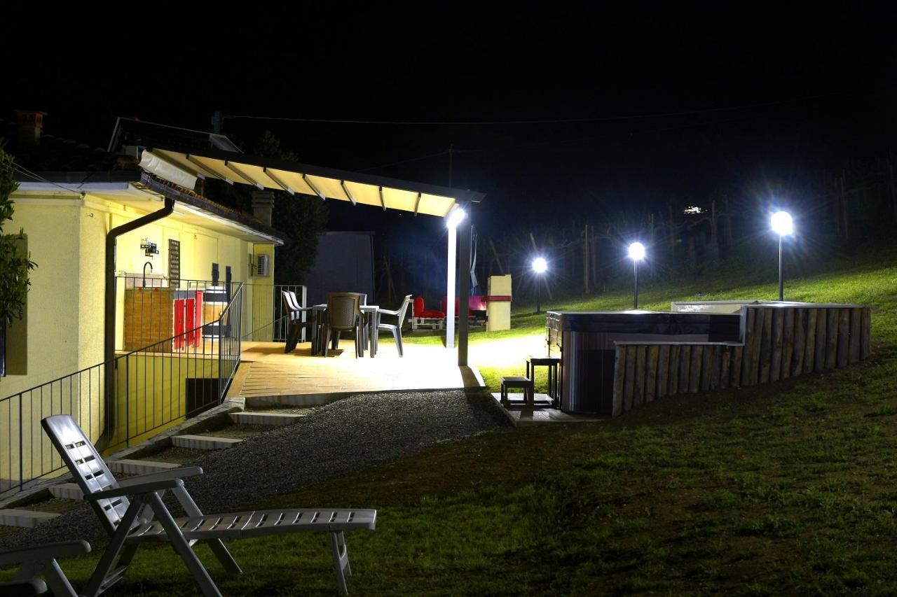 Casavacanzedezza Montecalvo Versiggia Luaran gambar