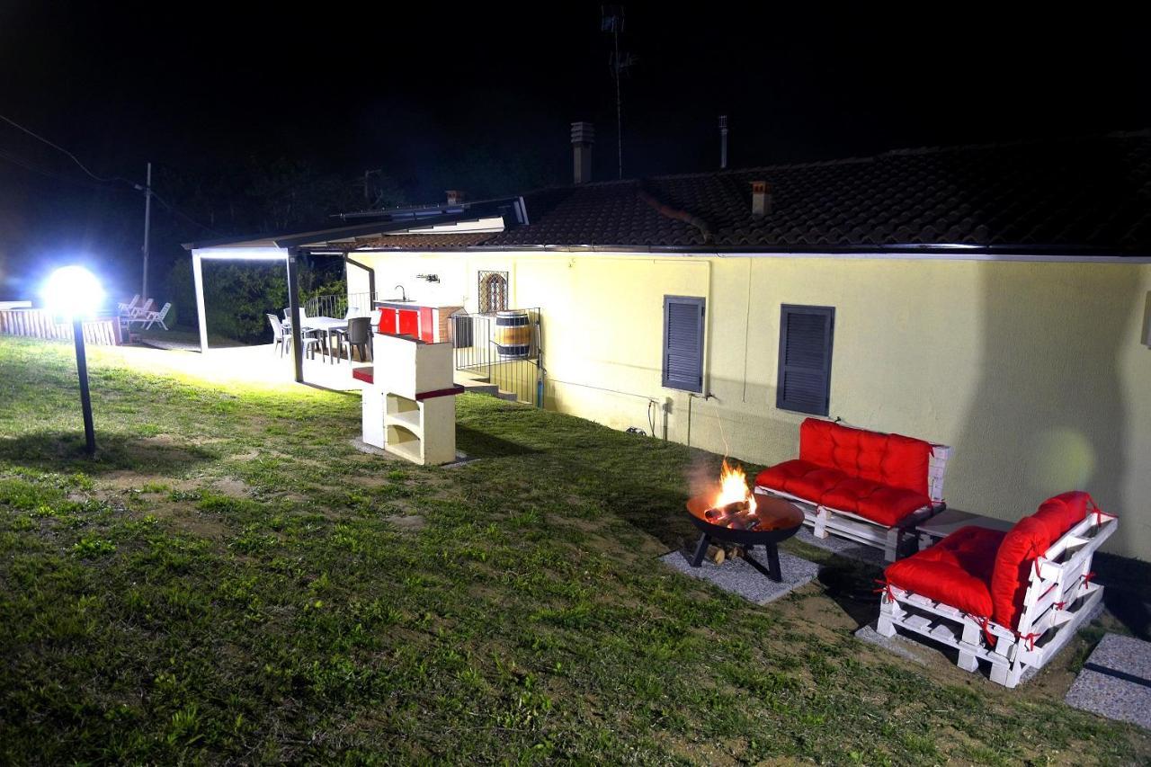 Casavacanzedezza Montecalvo Versiggia Luaran gambar