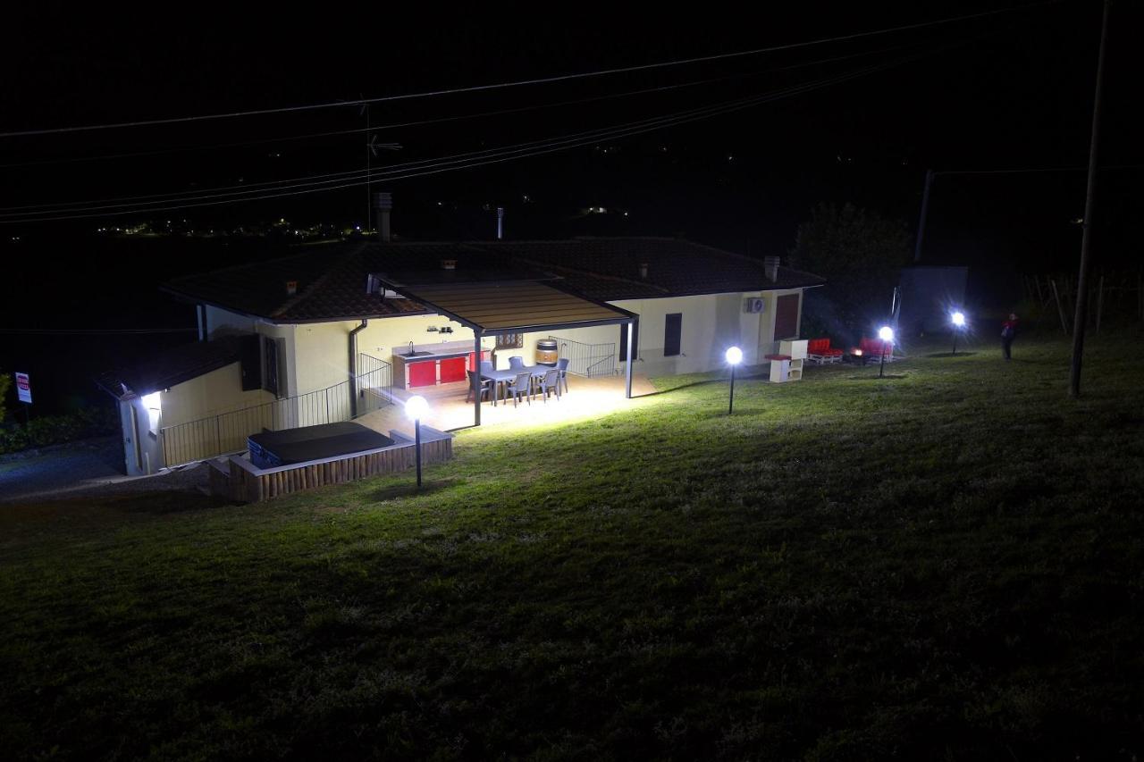 Casavacanzedezza Montecalvo Versiggia Luaran gambar
