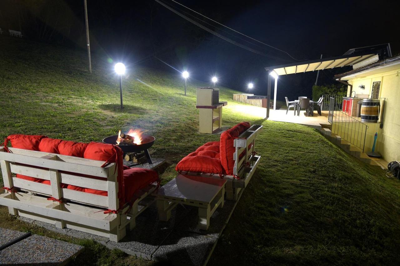 Casavacanzedezza Montecalvo Versiggia Luaran gambar