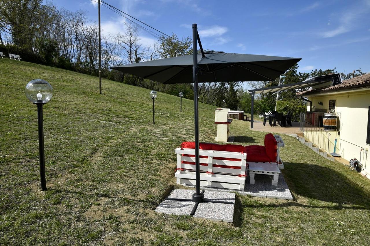 Casavacanzedezza Montecalvo Versiggia Luaran gambar