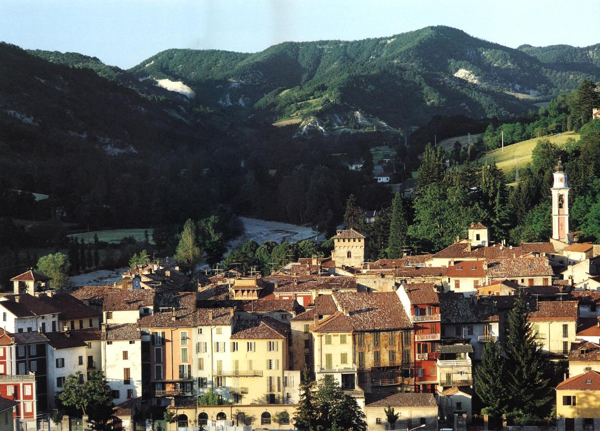 Casavacanzedezza Montecalvo Versiggia Luaran gambar